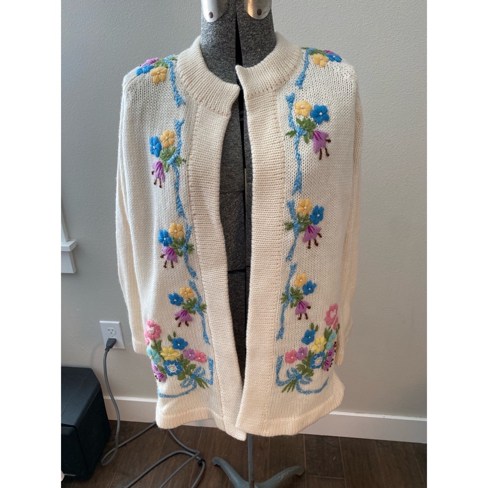 EUC Vintage 1960s Vic & Vic Wool Floral Cardigan Size Large